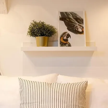 Unique 3 Bed House In Old With Private Parking *