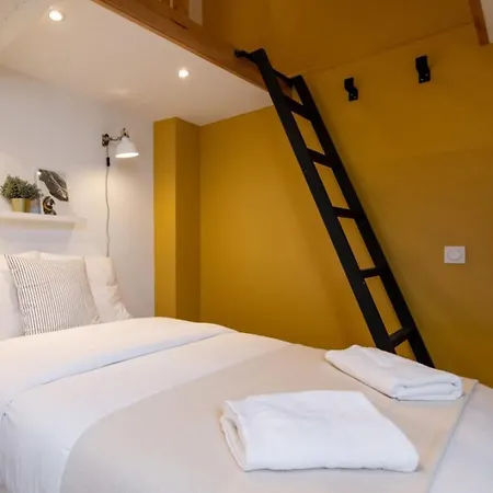 Unique 3 Bed House In Old With Private Parking * Лилль