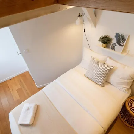 Unique 3 Bed House In Old With Private Parking Лилль