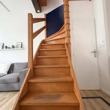 Апартаменты Unique 3 Bed House In Old With Private Parking Лилль
